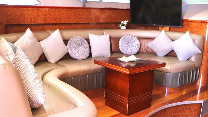 Miss Cat 46 ft luxury yacht charter Cancun - Bathroom facilities and comfortable cabin for 15 guests