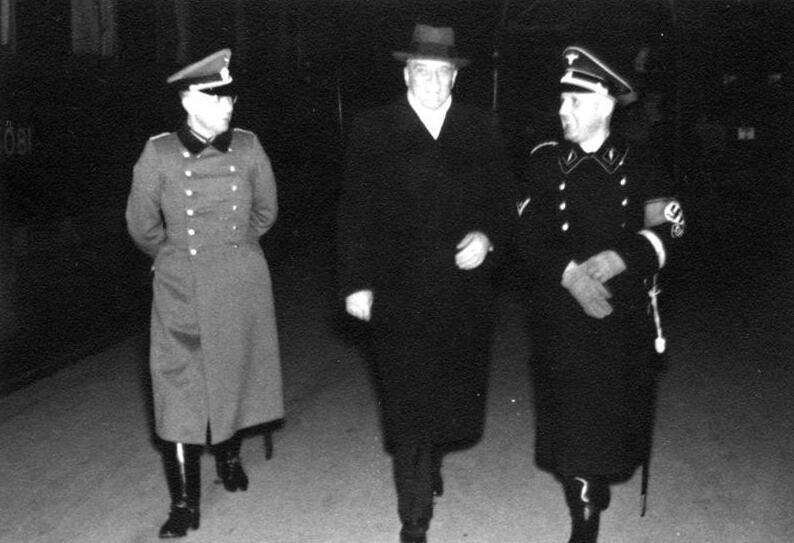 Schweinichen, el Dr. Boor y el SS-Gruppenführer Müller en Berlín, 1939