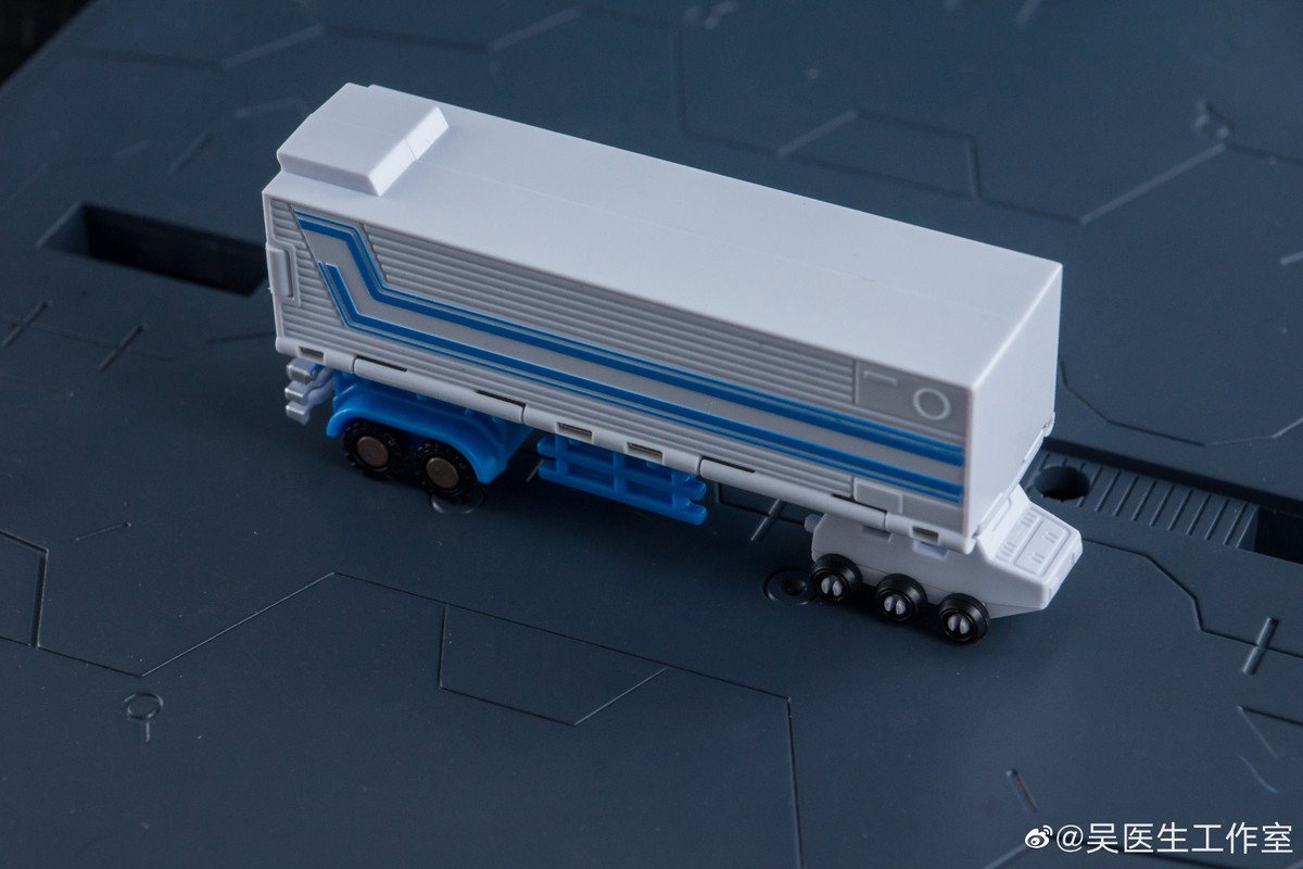 Dr-Wu-White-Hoodle-02