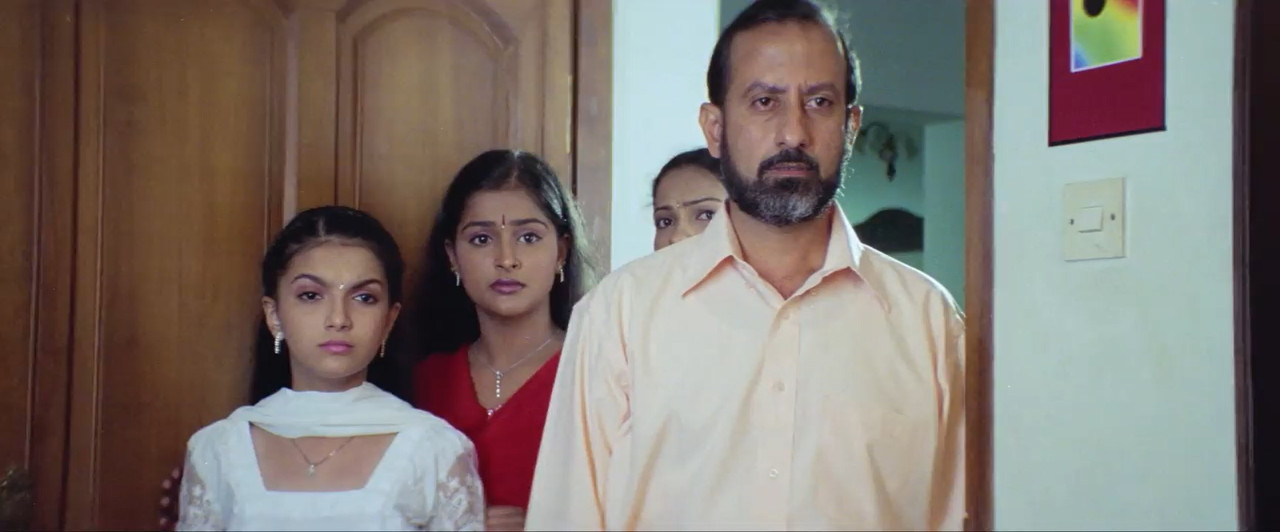 Oru Naal Oru Kanavu 2005 WebRip [Tamil] 480p, 720p ESub Screenshot