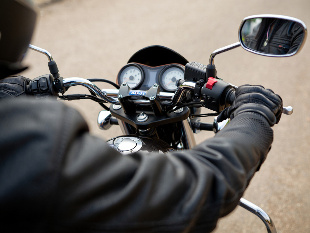 Отзывами на BAJAJ Avenger Cruise 220 DTS-i