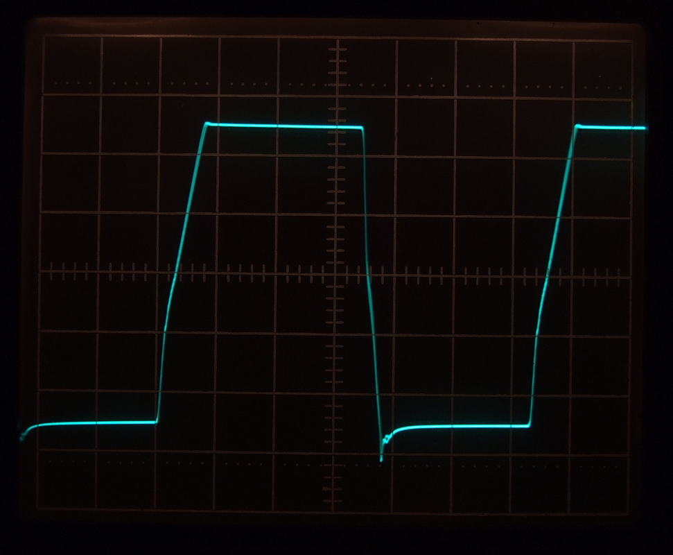 vystupy OPA627 reference-vs-DUT