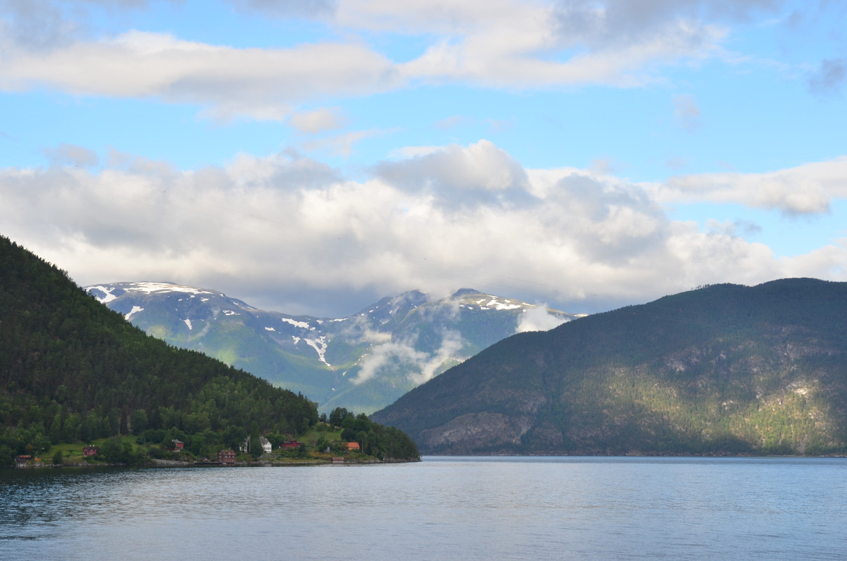 Noruega 10 días de cabañas y con niños - Blogs de Noruega - ETAPA 7- Crucero por el Fiordo Nærøyfjordenr, desde Kaupanger a Gudvangen (4)