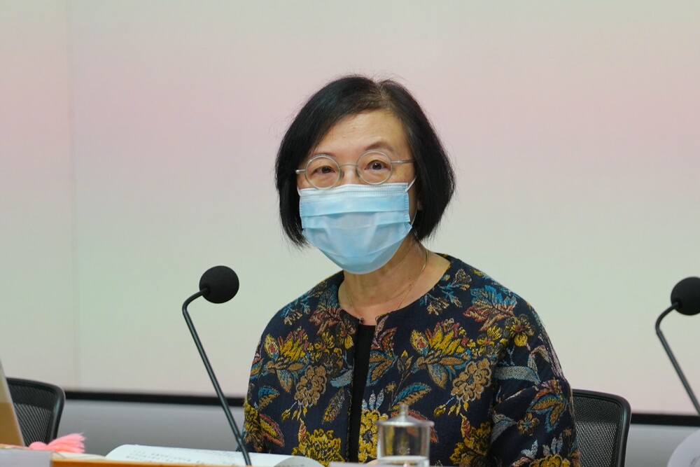 Brote de COVID-19 genera el aislamiento de un bloque de viviendas en Hong Kong