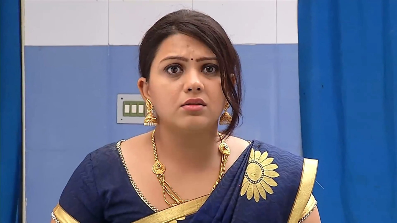 Shwetha Bandekar Sexy Navel Show.mp4_snapshot_00.00.414