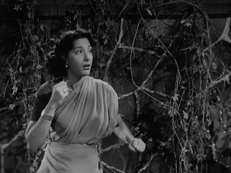 Awaara-1951-AMZN-WEB-DL-Hindi-576p-AVC-DDP-2-0-ESub-mkv-0002