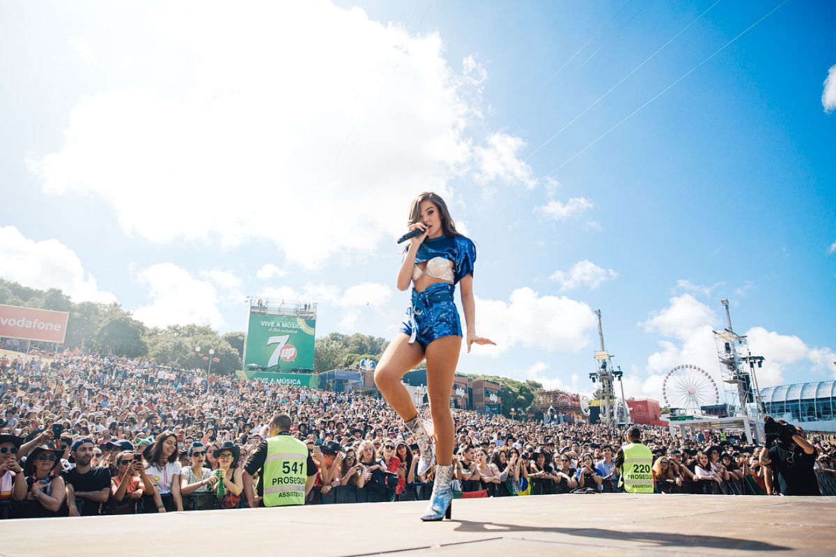 hailee-steinfeld-performs-at-rock-in-rio-lisboa-music-festival-0