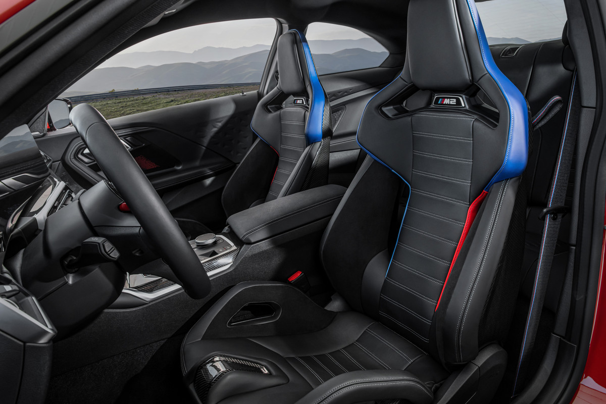 P90481835_highRes_the-all-new-bmw-m2-i