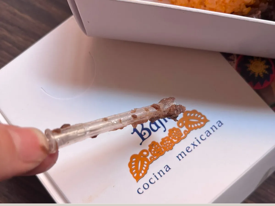 Mexicana encuentra una jeringa en una comida mexicana de un restaurante