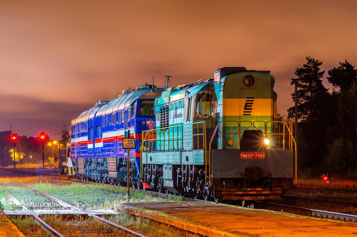 blue-trains-night.jpg