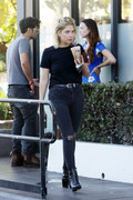 Ashley Benson grabbing coffee at Coffee Bean in West Hollywood - Sep 18. 2018 g6sdp903nw