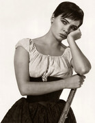 leslie-caron-mc54