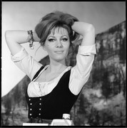 ingrid-pitt-c54