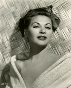 Yvonne-De-Carlo-c55