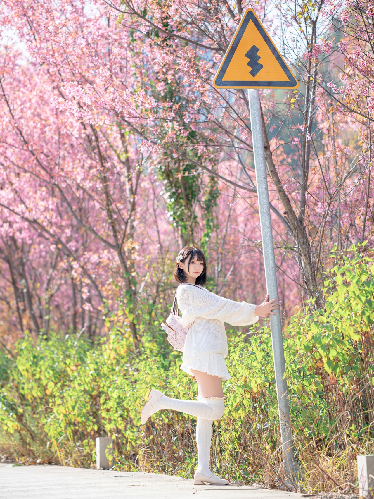 nagisa 魔物喵《樱花树下》写真，清新优雅的气质美女