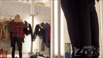 [Image: Voyeur24445105851.jpg]