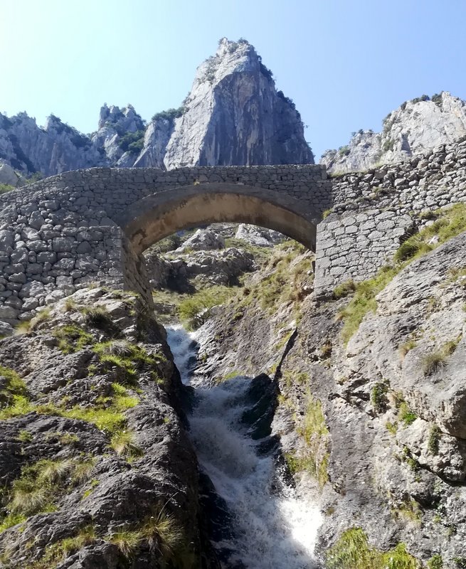 ESCAPADA POR ASTURIAS ORIENTAL - Blogs de España - RUTA DEL CARES-ARENAS DE CABRALES Viernes 11 de Septiembre (1)