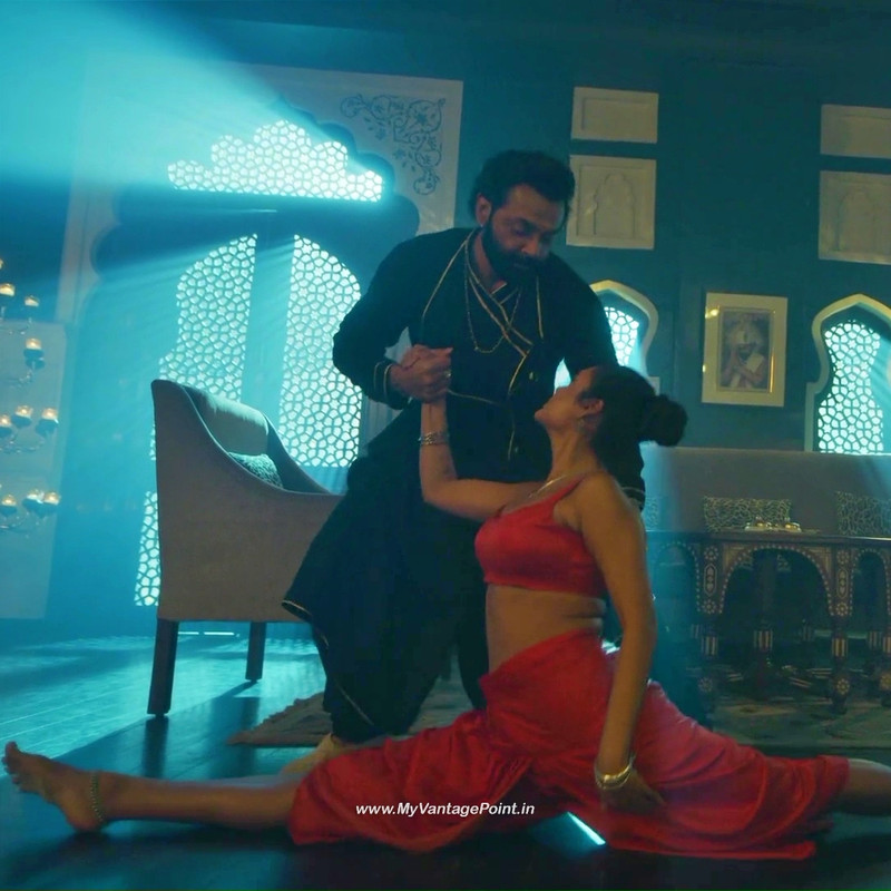 33Esha Gupta Hot in Aashram Web Series