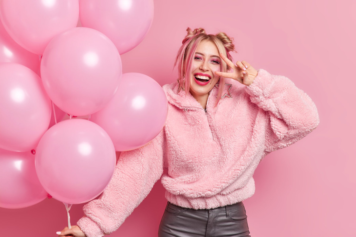 Profumo, make-up e outfit: come abbinarli, e perché è importante