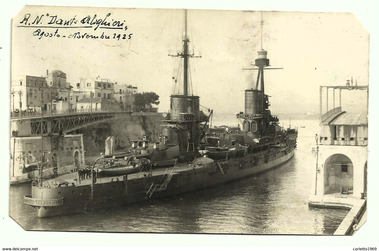 RN-Dante-Alighieri-saliendo-del-Mar-Piccolo-de-Tarento-por-el-Canale-Navigabile-otono-de-1925.jpg