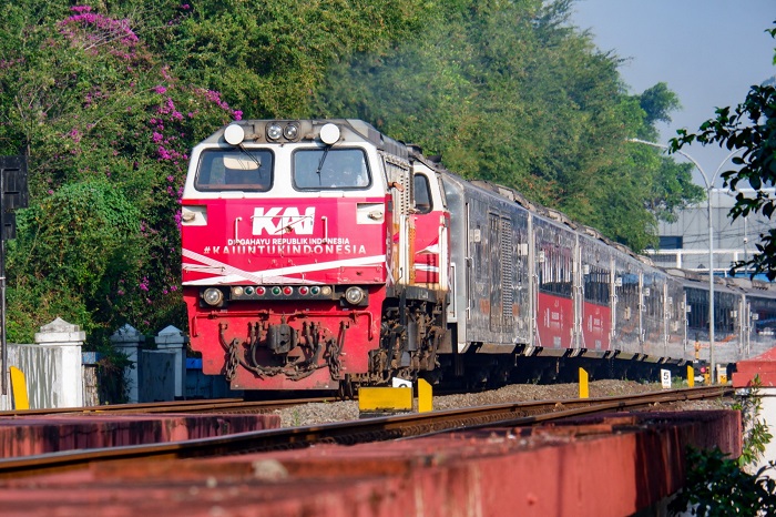 PT Kereta Api Indonesia (Persero) menampilkan livery khusus pada lokomotif dan kereta, serta ornamen di stasiun-stasiun. 