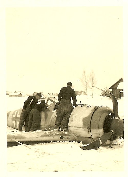 German Panzermen in Winter w- Shot Down Luftwaffe Focke Wulf Fw.190 Figher Plane (Yellow -12-)!!! (1