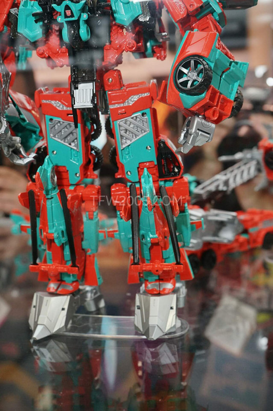 SDCC2015-Hasbro-Case-Transformers-Combiner-Wars-
