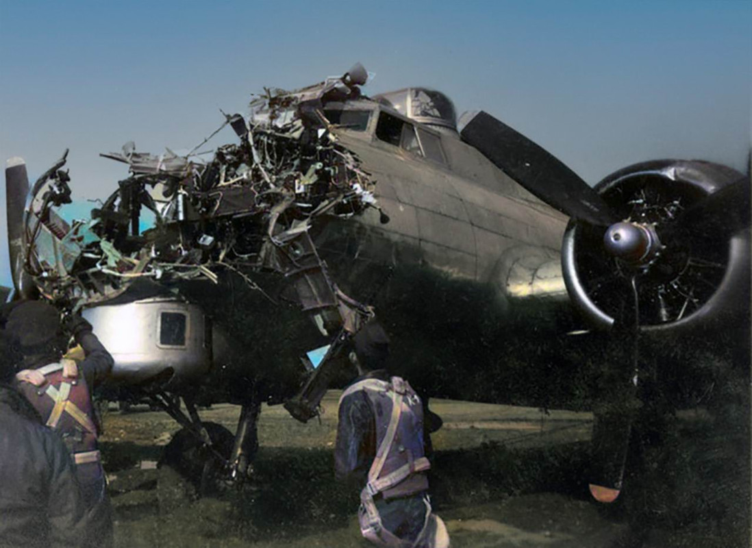B17-Damaged-WW2-009.jpg