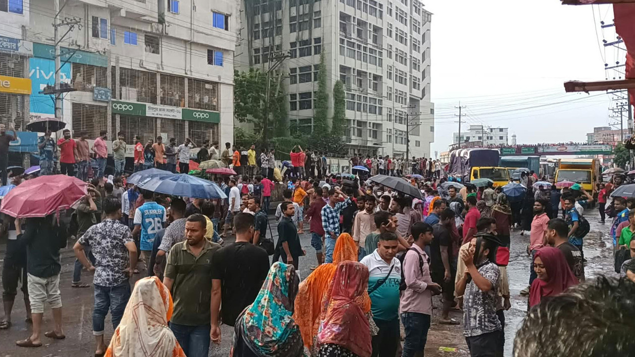 গাজীপুরে পোশাকশ্রমিকদের বিক্ষোভ, ১৮-২০ কারখানায় ছুটি