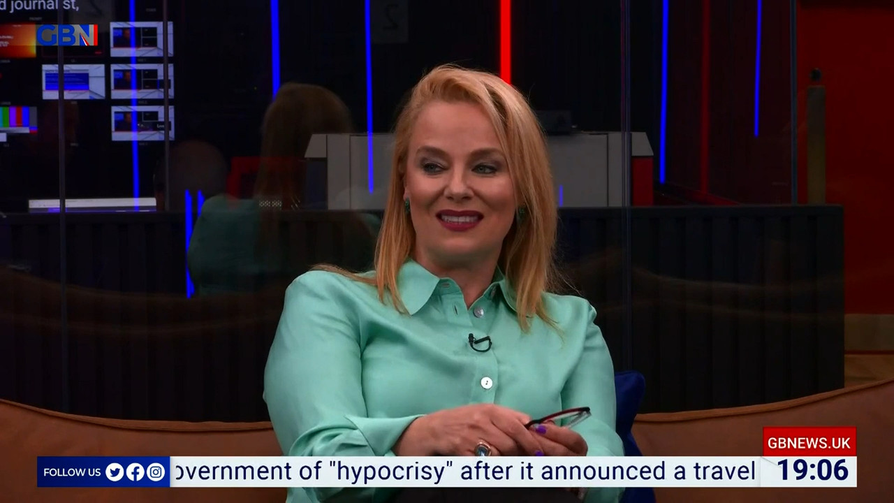 06.20 - 19.00.00 - Sunday Night Live. Interviews, debate and discussi....ts_snapshot_12.16.672