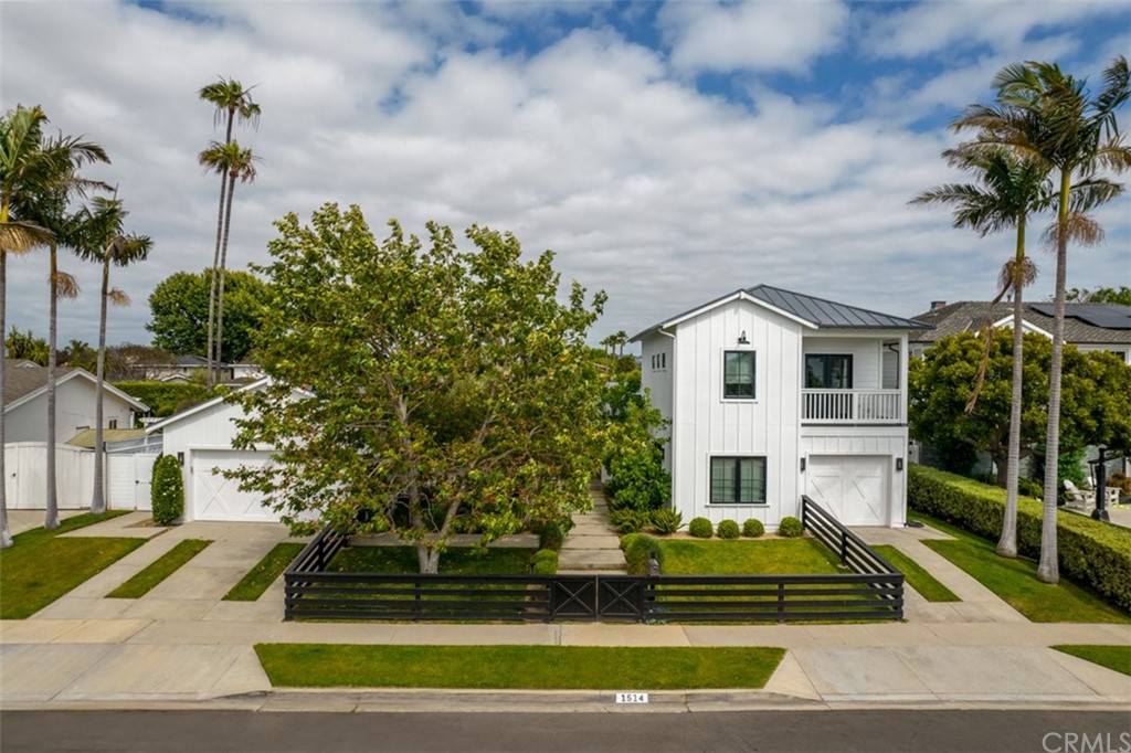 Front exterior of home at 1514 Warwick Lane, Newport Beach, California