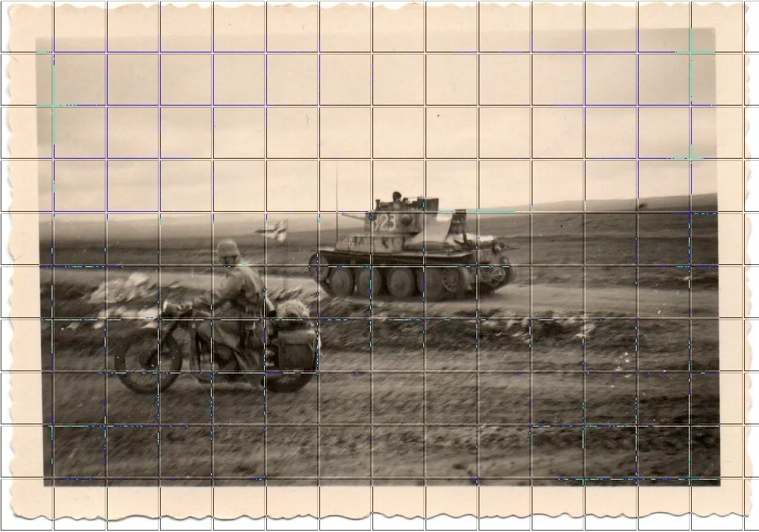 Foto Panzer 38 (t) Turmnummer   Motorrad Kradmelder Wimpel Gefechtsstand 1941