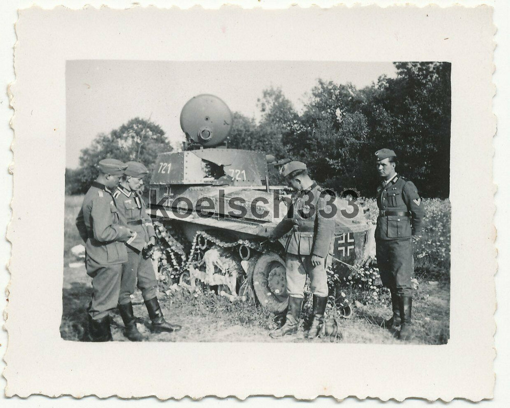 Foto zerschossener Panzer der Wehrmacht Pz.Kpfw. 35(t) Beute Tank aus Tschechien