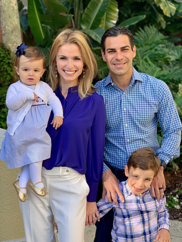 Francis Suarez with his wife and children