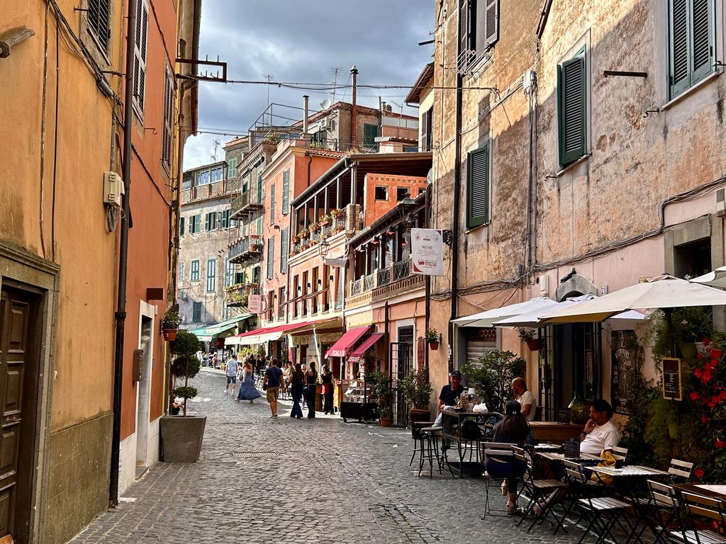 Жаркий сентябрь на побережье Тирренского моря.