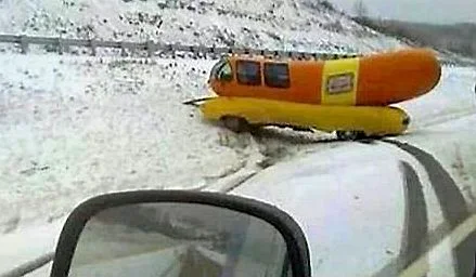 20131126__131126_wienermobile_road