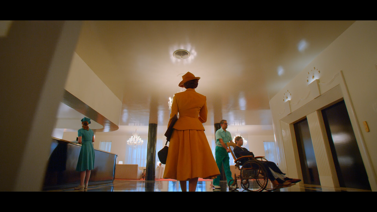 Ratched.S01E01.Pilot.1080p.NF.WEB-DL.DDP5.1.x264-KamiKaze.mkv_snapshot_13.01_[2020.09.18_11.10.24]