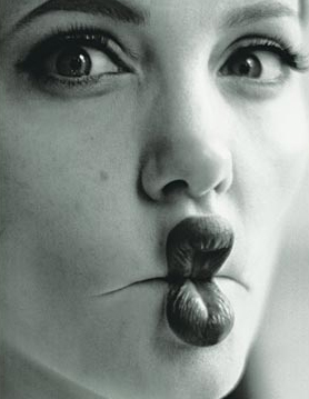 http://www.superficialdiva.com/wp-content/uploads/2008/10/angelina-jolie-w-magazine-photos-by-brad-pitt-06.jpg