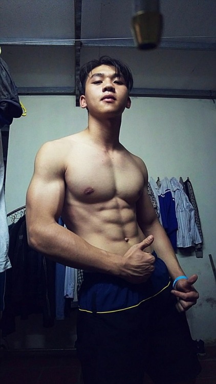 Trai 6 múi 2k2 tươi xanh như nồi canh