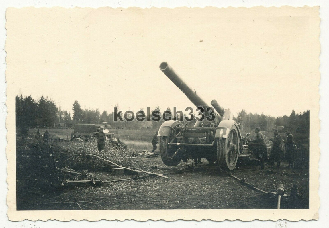Foto Kanoniere am 21cm Mörser in Feuerstellung Wehrmacht Artillerie Geschütz
