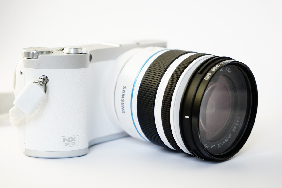 Blacknwhitesamsungcamera.jpg