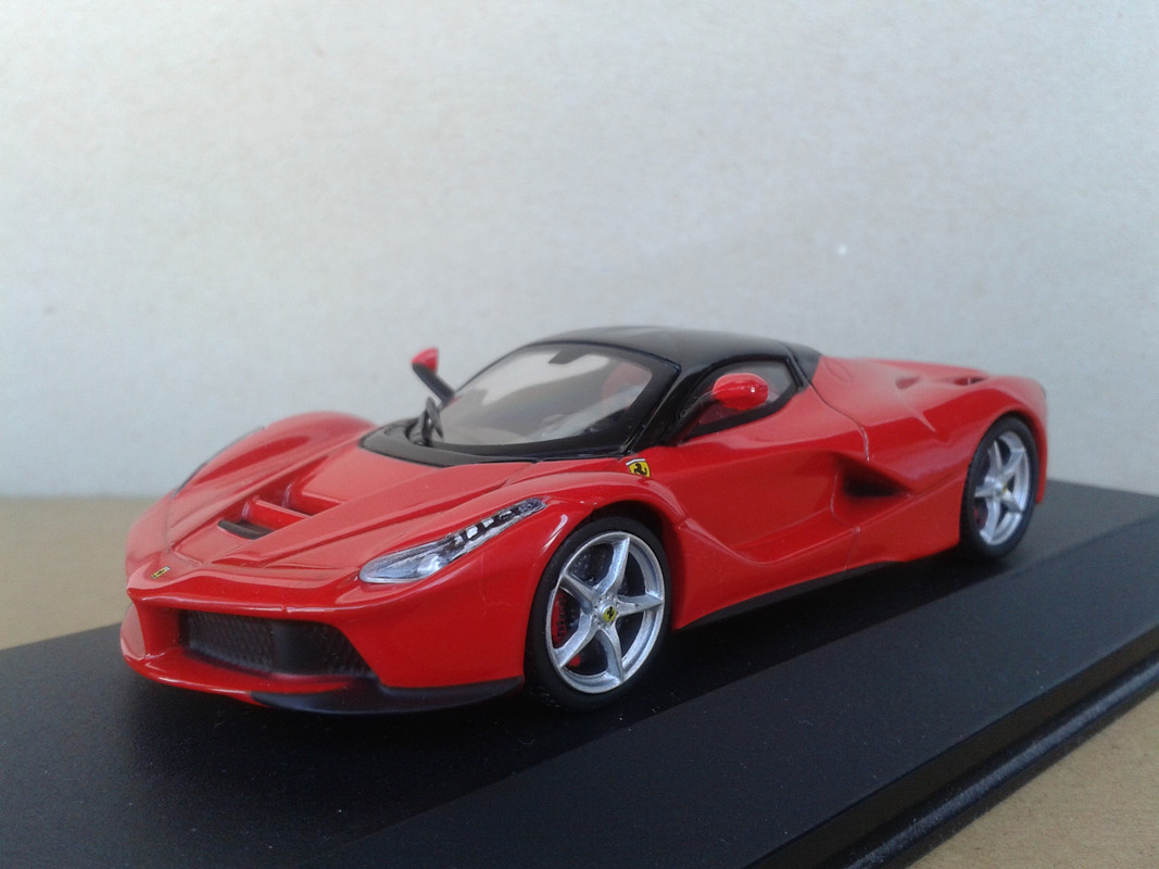2013 Ferrari LaFerrari (Ixo-nº 2 Ferrari GT Collection). (2)
