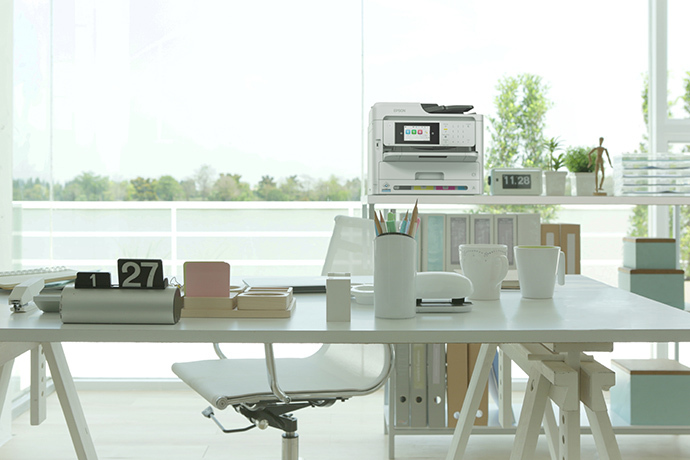 Multifuncional Epson WF-C5890 na caixa