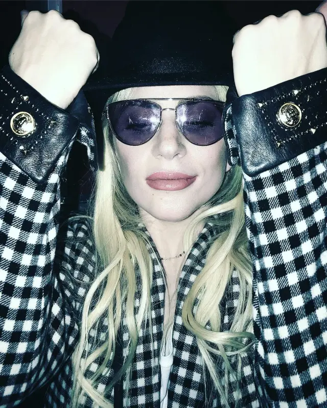 10-16-17-Instagram-002.webp