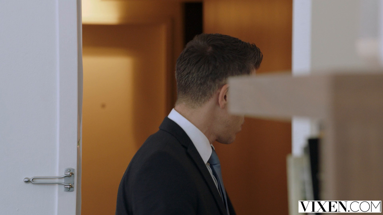 Mia Melano - High Life - VIXEN.mp4.0001