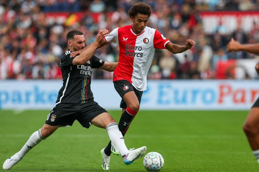 Orkun Kokçu playing against Feyenoord