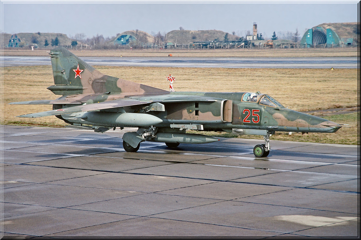296 APIB MiG-27D 25 Red_61912555163, Verlegung