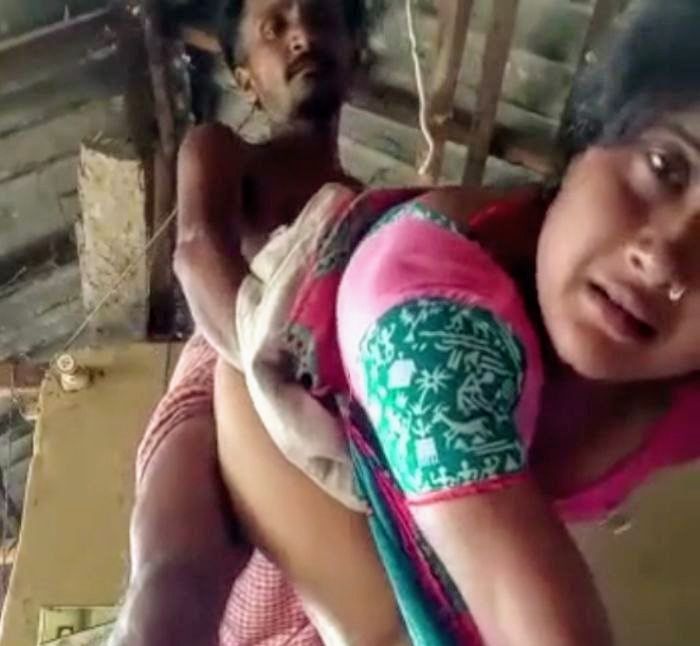 Desi village couple bhabhi fucking while standing new viral
