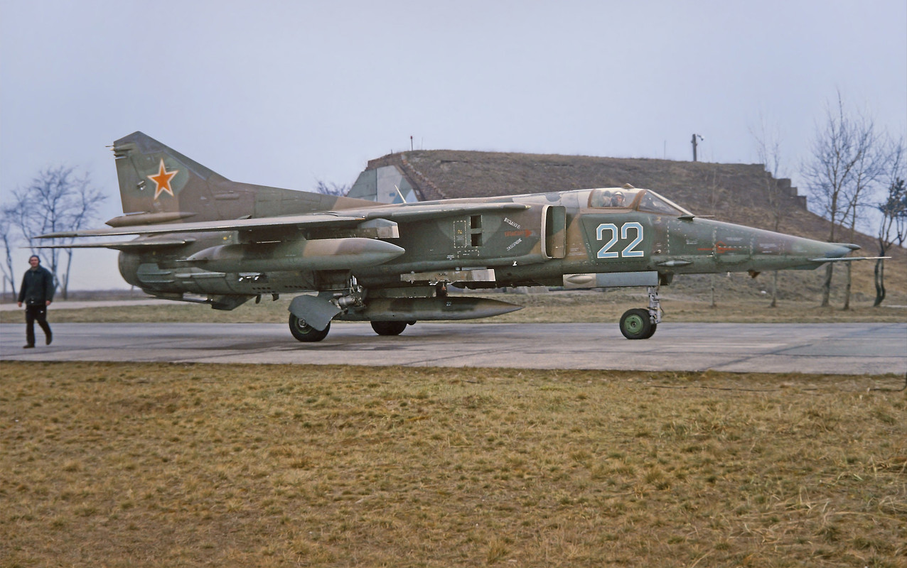 559 APIB Mig-27K 22 Blue_76802643381