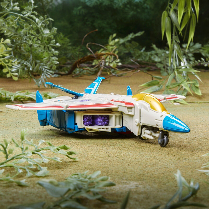 ROTB-Autobots-Unite-Starscream-06